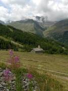 chapelle de Geneuil avec montagne de la Setaz 